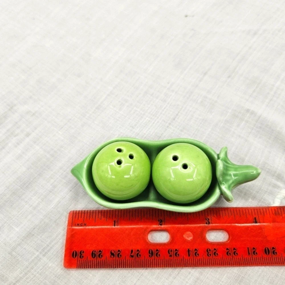 Kate Aspen Peas in a Pod Salt and Pepper Shakers Ceramic Kitchen‎ Kitchenware